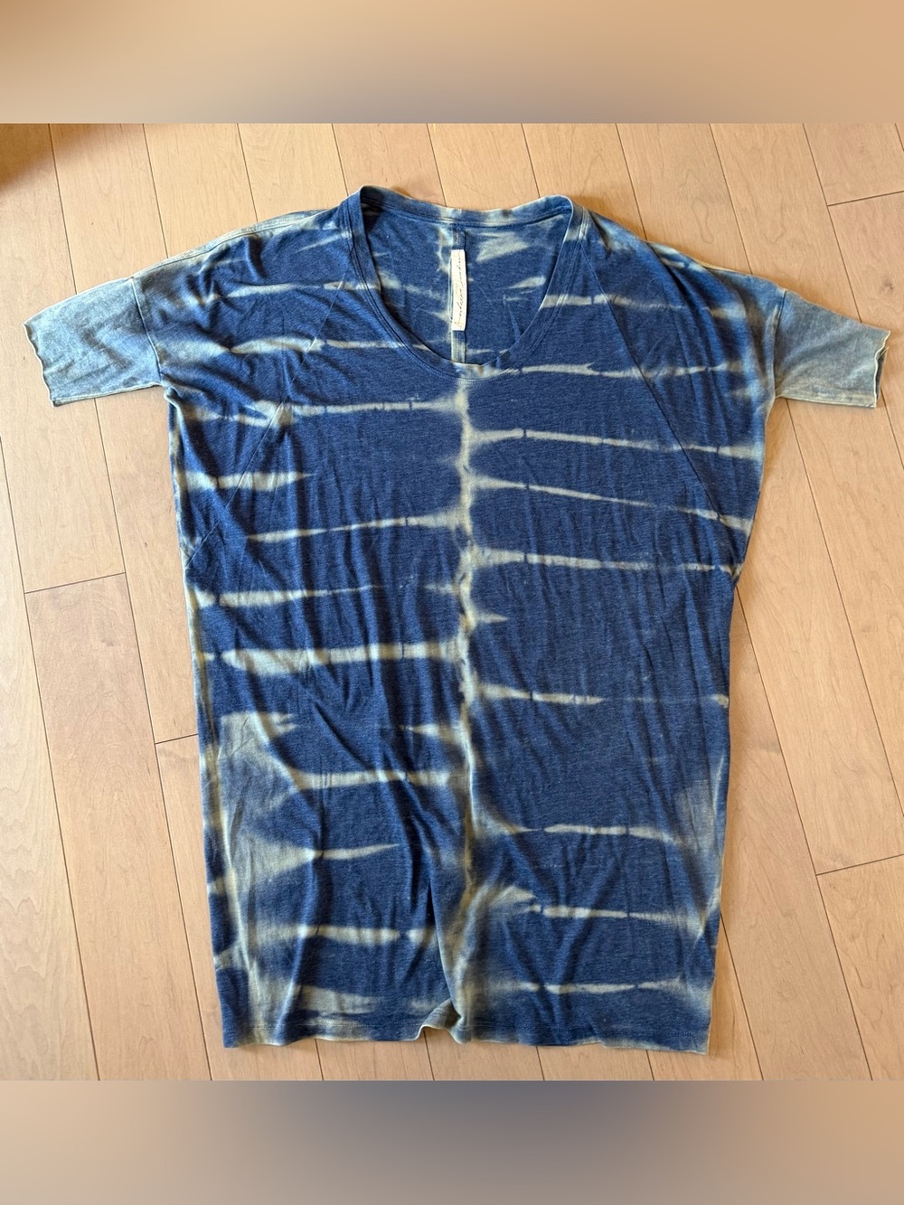 Raquel Allegra Tie-Dye Blue Short Sleeve V-Neck Tunic dress